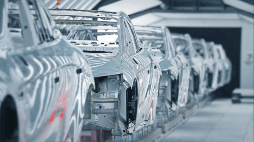 智能汽車都是機(jī)器人造的 走進(jìn)小鵬汽車100 自動化工廠